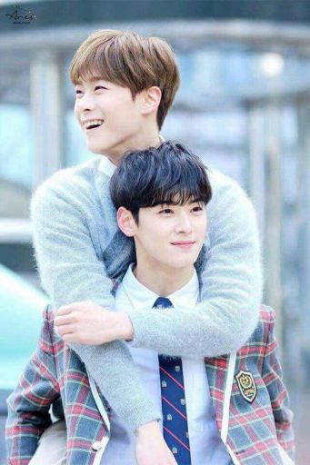 You keep on giving us old photos. But Do you guys also remember what is important, and was on the height of limelight during your previous era? BINWOO ship! Gotcha! haha :D  @ASTRO_Staff  @offclASTRO  #ASTRO  #BINWOO  #BINU So does it mean.... it is also back?