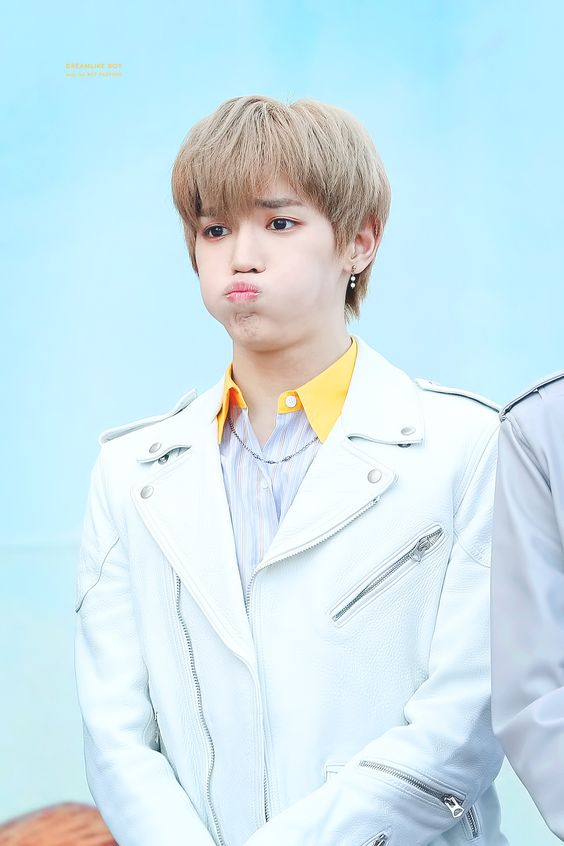 Taeyong the baby, storing food in his cheekies for winter hibernation