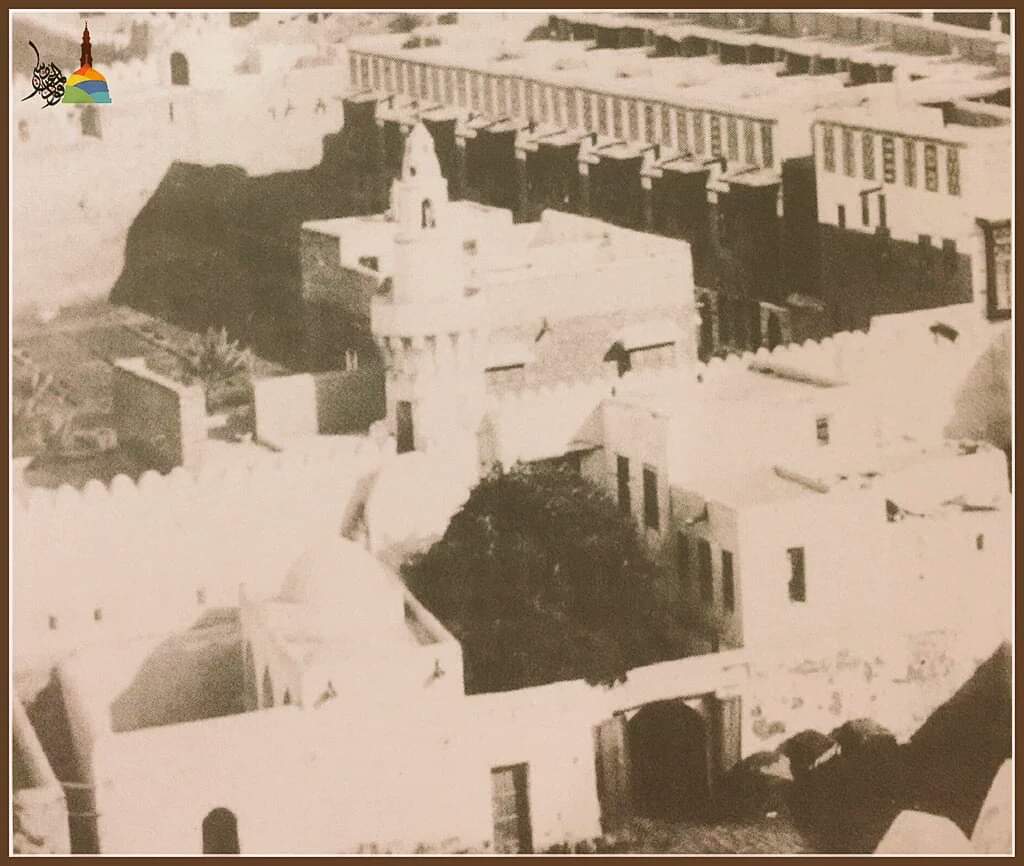 yaak2012's tweet photo. صورة قديمة لمسجد عثمان رضي الله عنه، كان يقع   داخل قلعة العساكر العثمانية قلعة باب الشامي شمال غرب المدينة المنورة. https://t.co/31jWIHlzxi
