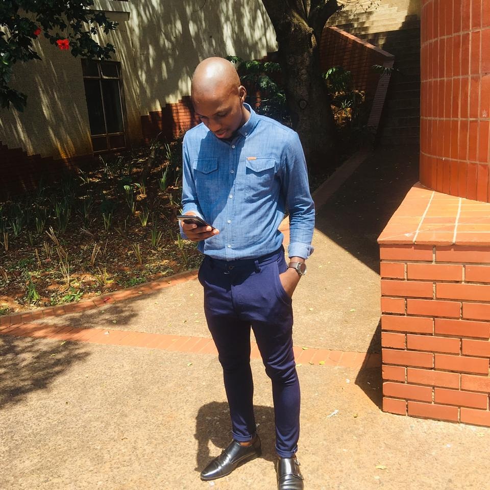 Mthokoz41662580's tweet photo. @_Hybreed_
Morning Fam. My graduation was scheduled to be on this day but ke 😏😪 can someone please assist and photoshop any of this pics with a graduation gown 🎓🎓🎓🎓    #R350 Please RT
#NSFAS 
#CeegaMustFall https://t.co/dvdp1BDmld