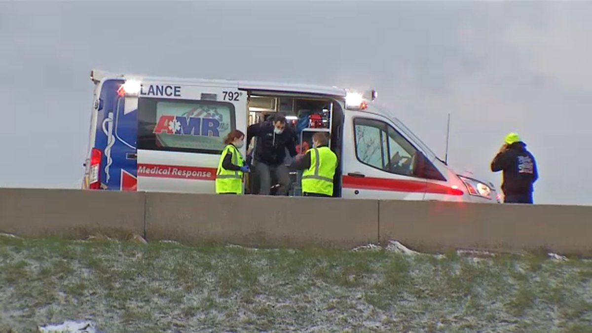 barstow_scott's tweet photo. Accidents all over this morning. Icy overpasses and bridges caused many crashes. Heard a 3,5 and even a 9 car crash from Greece, Gates, Brighton and Webster. Roads closed down. 531, 490, 590 on ramps and Bay bridge just to name a few. #roc @SPECNewsROC https://t.co/icx6tTeCWI