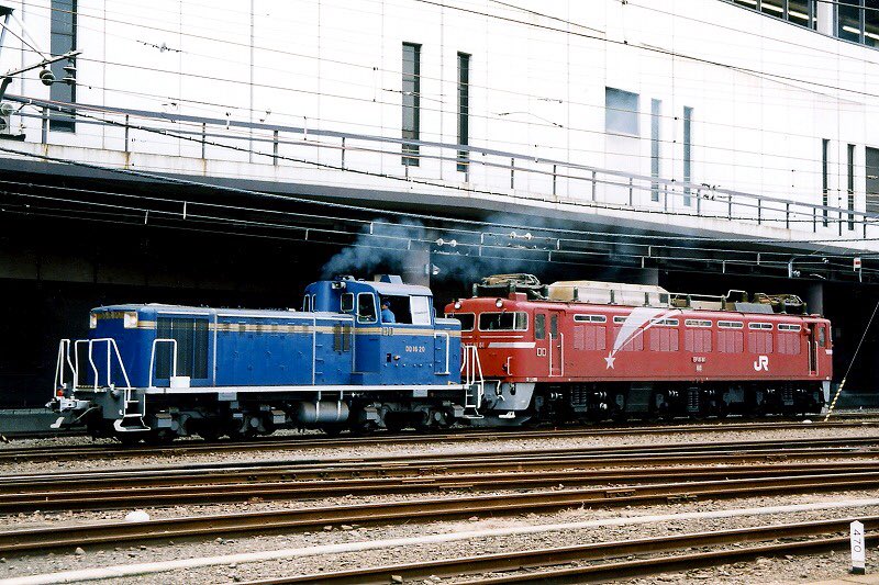 97年10月、大宮工場の一般公開後にEF81 81を入れ換えする北斗星色の