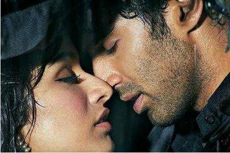That nose touch..  #SidNaaz