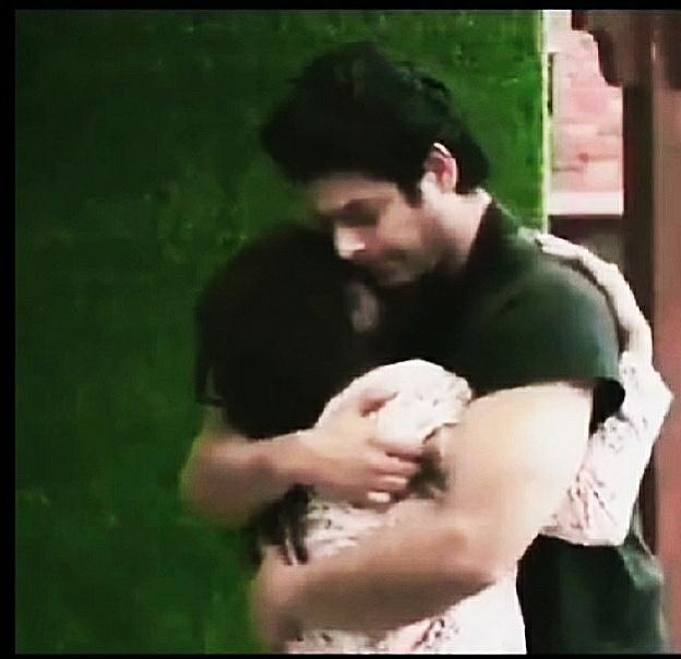 The tight hugs   #SidNaaz