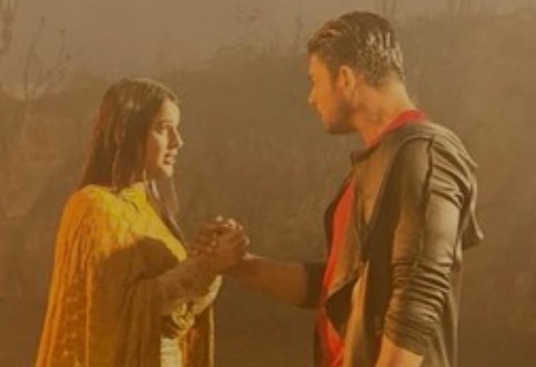 Romance in rain..   #SidNaaz