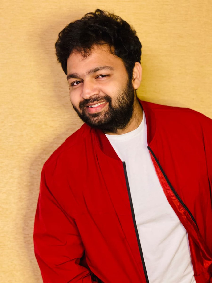 Spotboye's tweet photo. The magical lyrics of the song #Muskurayega India, which is currently winning hearts, have been penned by this magician. Very few lyricists today have the kind of depth in their writing as @mekaushalkishor.
Source: #FocusPR https://t.co/rCK84LUwQD