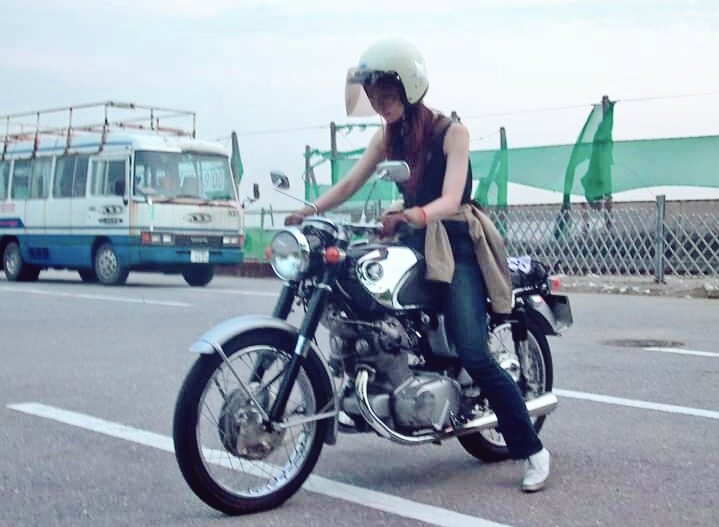 hogeemogee's tweet photo. ナナニイ乗りのかたがヒョローしてくださったのでかつての愛車の写真を。1964年式のCB72 type1です。ケンカメーターはマイル表記でした。 https://t.co/rjIzVKZ5bW