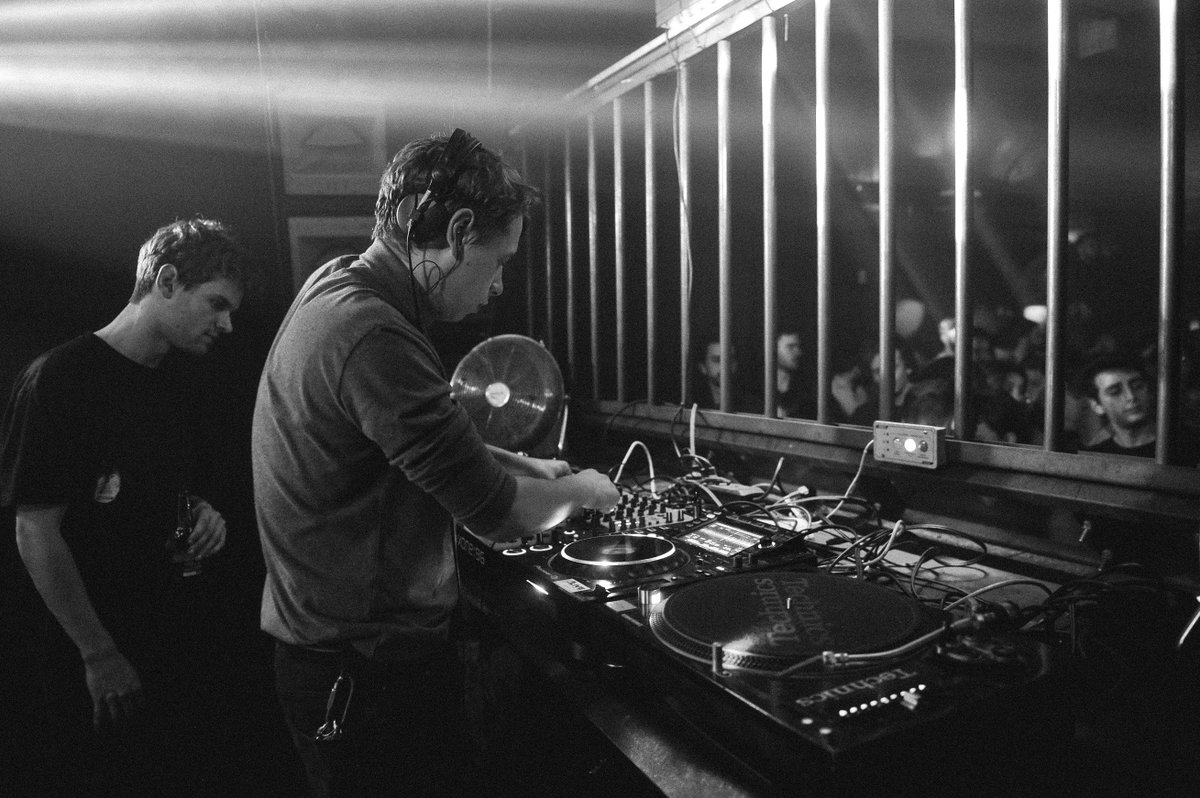 Le_type's tweet photo. Pour le confinement, le DJ et producteur @Hirschmann___ fondateur de @eclipse_bdx vous propose ses 19 tracks ! 👇👉https://t.co/o3UkhHs2bR https://t.co/1FQl3cUF7u