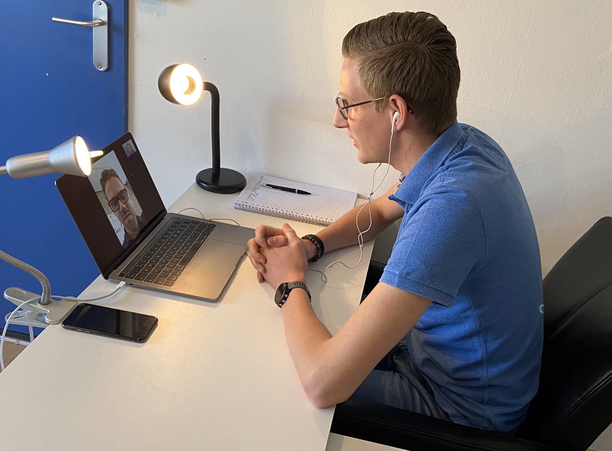 Kay_Thijssen's tweet photo. 🎤 Zojuist een digitaal-interview gehad met @OmroepHorstadM over de eerste online gemeenteraadsvergadering.
📺 Vanavond te zien in het nieuws van de Omroep om 18u!
#raad #hadm @RaadHadM https://t.co/fTV2pD49eh