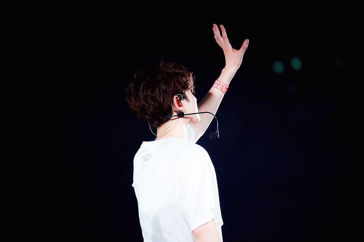 July87965878's tweet photo. Dẫy lên các chị emmmmm 🤟 #BAEKHYUN_is_Back https://t.co/XmGeV6x2Wm