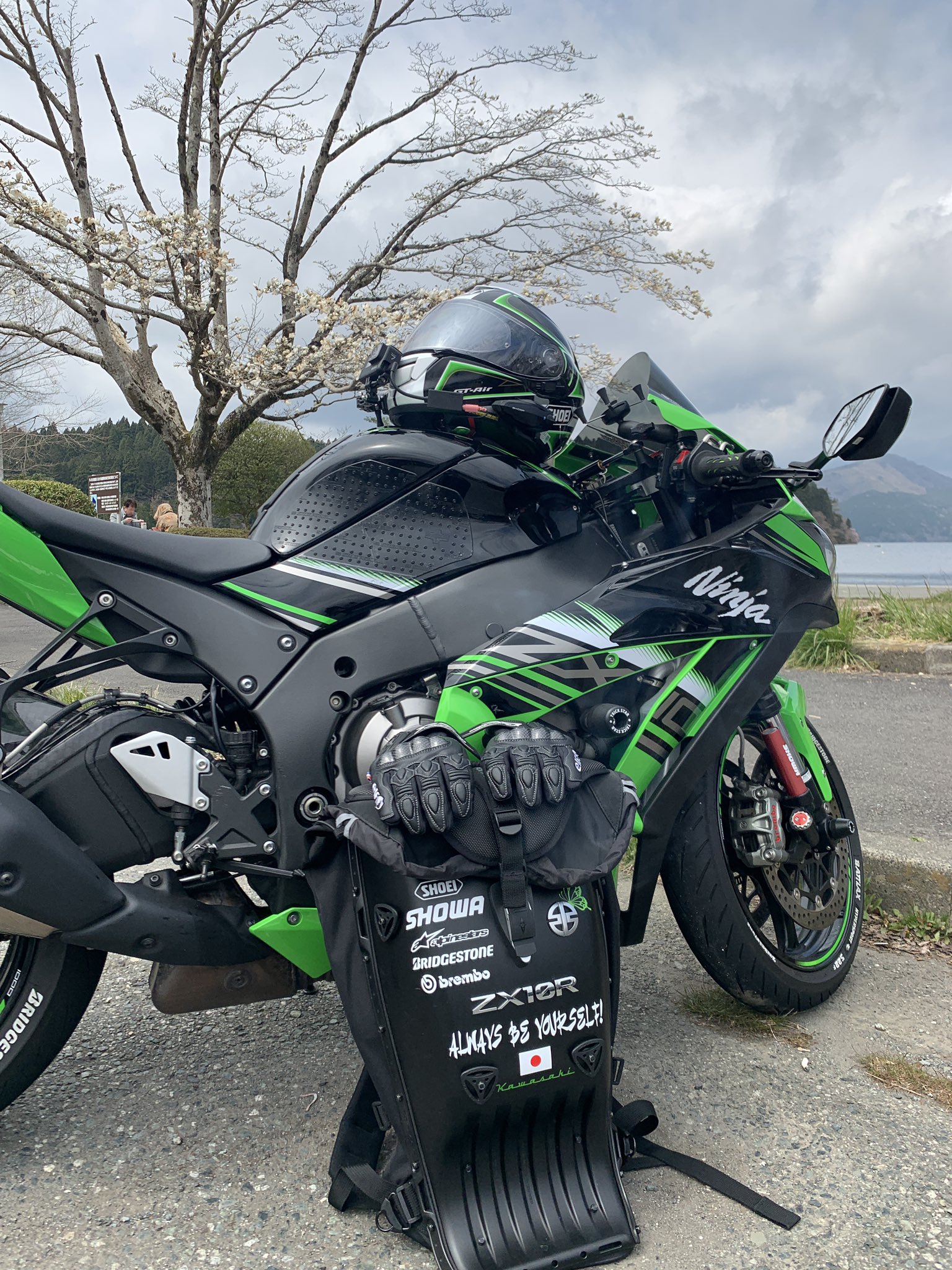 Uzivatel Saruderabista Na Twitteru バイク乗りとして軽く自己紹介 名前 Saruderabista 性別 押忍 血液 黄緑と青 年齢 Cロナウドと同級生 在住 神奈川 身長 174 愛車 Kawasaki Ninja Zx10r 16 好き バイク ベルマーレ Jリーグ 生息 R134 湘南 箱根 一言 他 Uzivatel Saruderabista Na Twitteru バイク乗りとして軽く自己紹介 名前 Saruderabista 性別 押忍 血液 黄緑と青 年齢 Cロナウドと同級生 在住 神奈川 身長 174 愛車 Kawasaki Ninja Zx10r 16 好き バイク ベルマーレ Jリーグ 生息 R134 湘南 箱根 一言 他