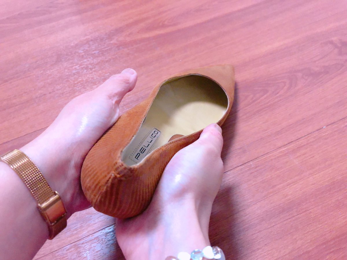 パンプス脱げる