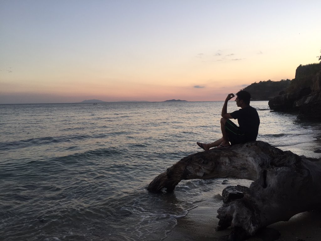 daruis_sensei's tweet photo. Sunset is still my favorite color. How can i unlove sunset by the beach where the sky takes on shades of orange.β€οΈ
#sunset #sunsetbythesea #beachlife #beachph #sunsetbythebeach #peace #serenity #tranquility https://t.co/fxqKq0Zqzr