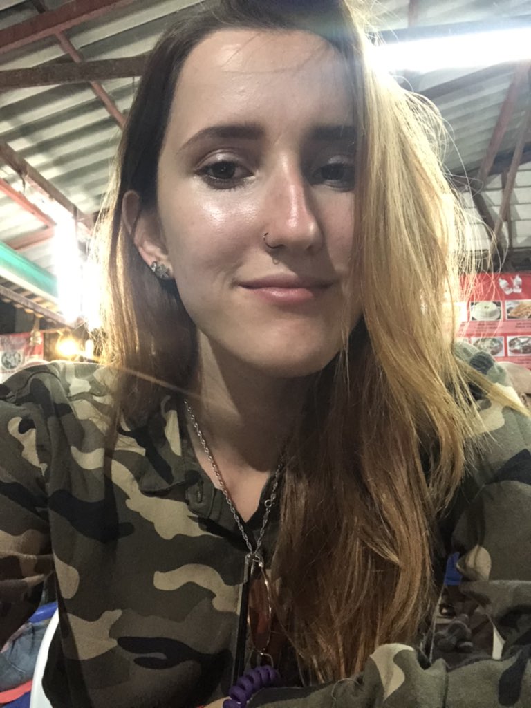 За всю жизнь никогда не загорала и всегда думала, что на мне загар некрасиво смотрится, но в этом году решила загореть.Поняла, что все таки загар мне подходил😩 Теперь хочу обратно