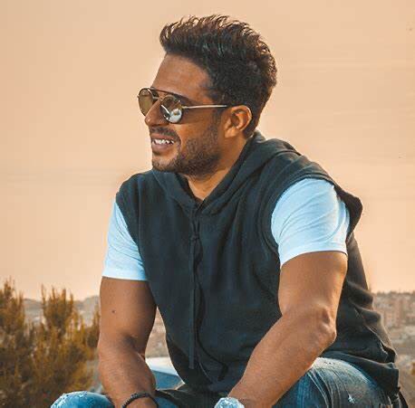 Mohamed Hamaki: you have been in the talking stage for like 3 years now like he ain’t gonna marry you. You also with the Abdelhalim and Mohamed Fouad listeners but you are in between them. You think you gonna get those cliché proposals and you definitely have written fanfics