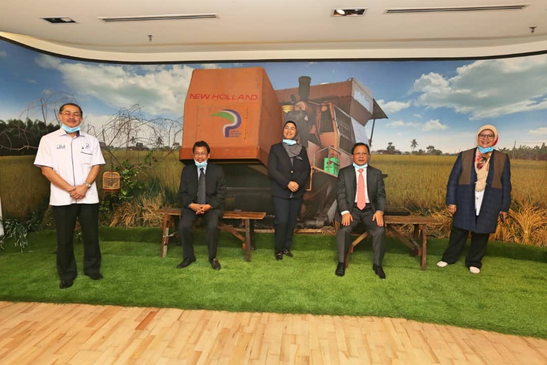 kpkmmalaysia's tweet photo. 22.4.2020 | Menara LPP

Sesi taklimat khas oleh YBhg. Puan Azulita binti Salim, Ketua Pengarah Lembaga Pertubuhan Peladang (LPP) kepada YB Timbalan Menteri Pertanian dan Industri Makanan 1, Datuk Seri Haji Ahmad bin Hamzah dan https://t.co/vxM10fAZS5