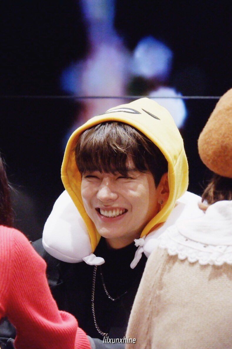 YOO KIHYUN AND HIS EYE SMILE: A VERY ADORABLE THREAD (ft. his OH SO WHITE TEETH) 