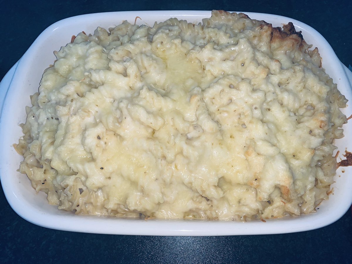 CrisisKitchen's tweet photo. Cheesy Pasta Bake 🧀 

Perfect for that simple dish! 

Made using @plurendenfarm double cream 😍😍😍 

#QuarantineCooking #DoingGoodThroughFood #COVID19  #FoodBlog #CommunityCare #Ashford https://t.co/o1YPQK1M3X