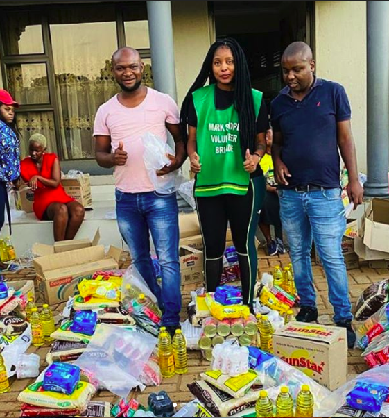 buti_omdala's tweet photo. Just last week those with foul intentions were making a mockery of @tlangimich but they can't keep up because her work remains conistent
Armchair critics must relax, our people are hungry!
#Day27ofLockdown
#COVIDー19
#FoodSecurityProgram https://t.co/8jJCKIQAp7