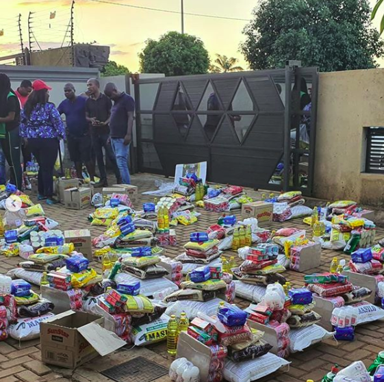buti_omdala's tweet photo. Just last week those with foul intentions were making a mockery of @tlangimich but they can't keep up because her work remains conistent
Armchair critics must relax, our people are hungry!
#Day27ofLockdown
#COVIDー19
#FoodSecurityProgram https://t.co/8jJCKIQAp7
