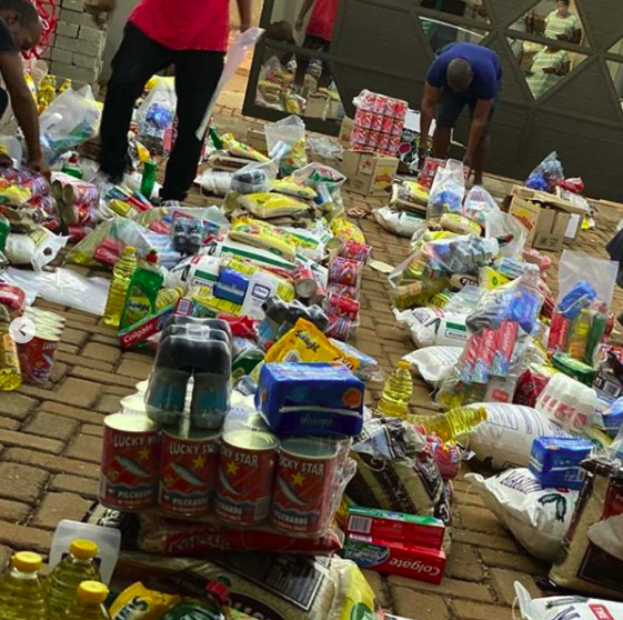 buti_omdala's tweet photo. Just last week those with foul intentions were making a mockery of @tlangimich but they can't keep up because her work remains conistent
Armchair critics must relax, our people are hungry!
#Day27ofLockdown
#COVIDー19
#FoodSecurityProgram https://t.co/8jJCKIQAp7