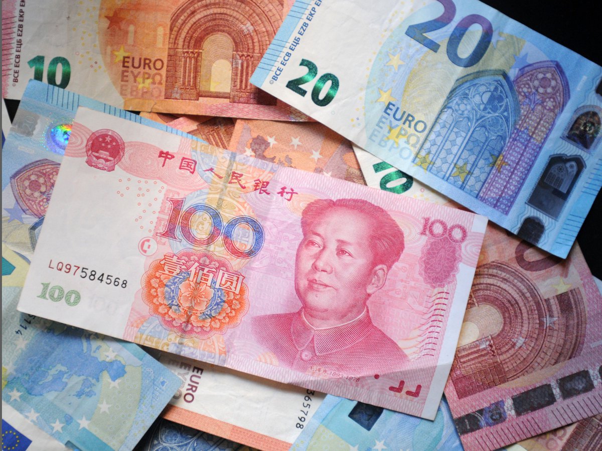 PISM Spotlight: The Chinese authorities announced on 17 April that in the first quarter of 2020,🇨🇳’s GDP contracted by 6.8% on an annual basis.How do the authorities intend to counteract the economic crisis? Read <a href="/Molos123/">Marcin Przychodniak</a> &amp; <a href="/WnukowskiDamian/">Damian Wnukowski</a>  bit.ly/2VtSWQd