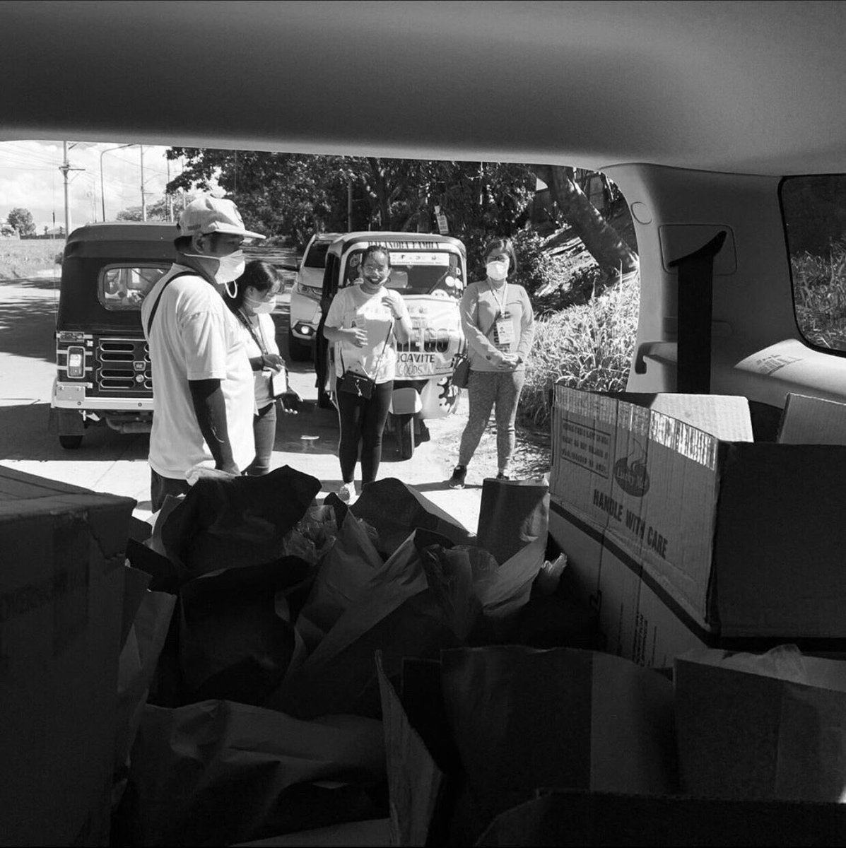 TmlfPh's tweet photo. Earlier this month, before we were put on a community lockdown, the Paginilinan family (initiated by @donny and @anthonypangilinan ) and their team took the initiative to extend help to our Kababayans who are in need. Indeed, a little help goes a long way.♥️ https://t.co/KEu7HnkkMw