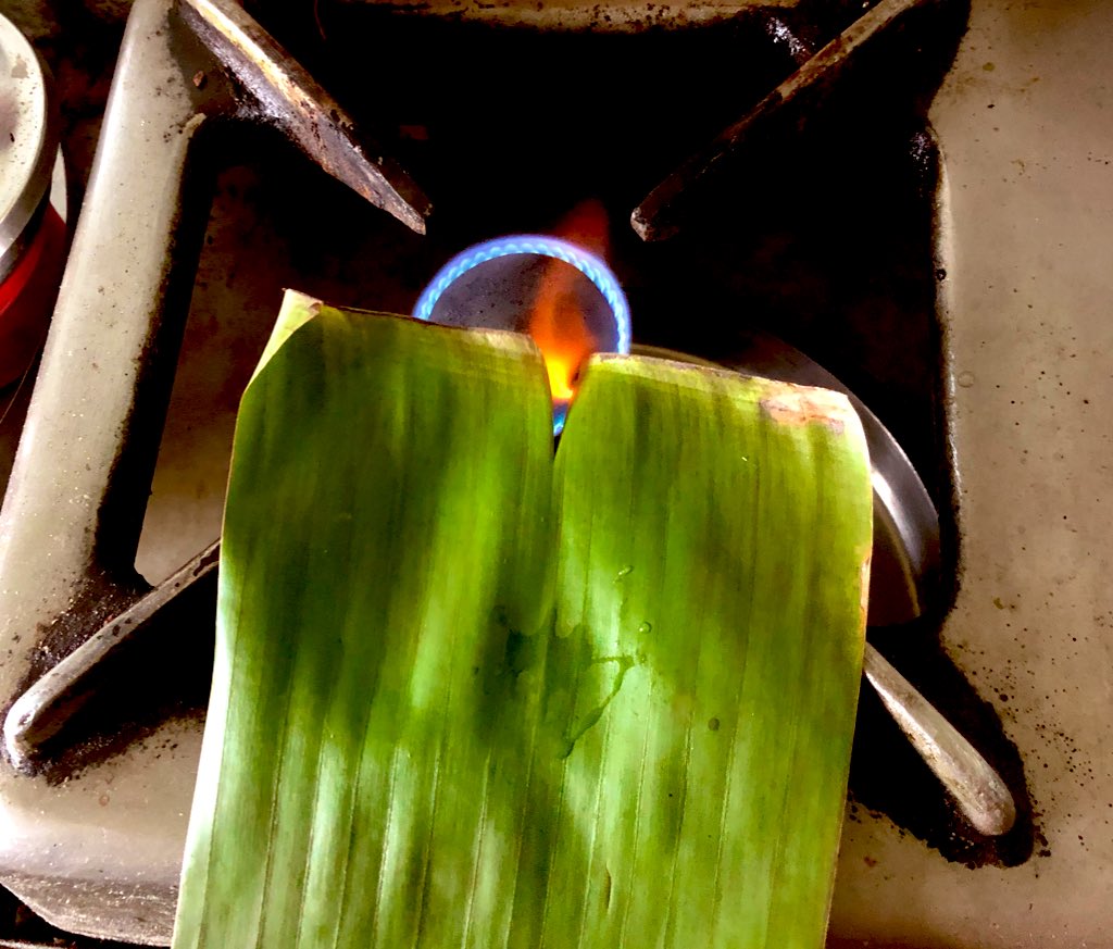 Roostamirani's tweet image. Roasting banana leaves before using makes them limp and pliabale #ChefHacks #IndianCuisine #IndianFood