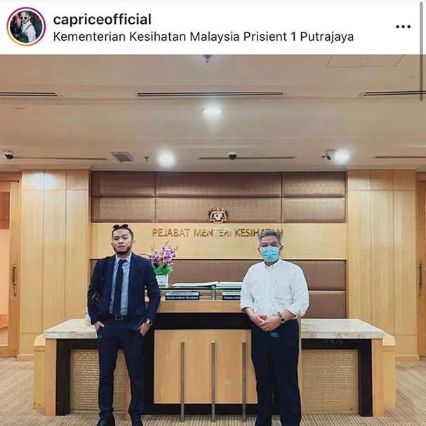 Ada lagi yang tak cerdik.Tidak, Puan Nurul Zahid. We will bash Caprice too, because he also has no official business in or near the Government.Let this be known to all - unless you are a member of the administration, you need to stay the fuck at home.You idiots.