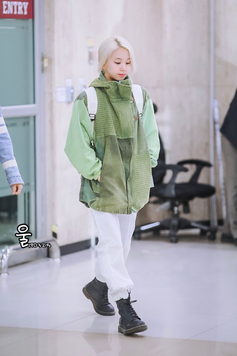 whutchaeng's tweet photo. airport outfits 💯

#1YearWithFANCY 
@JYPETWICE https://t.co/68mwWxrBPc
