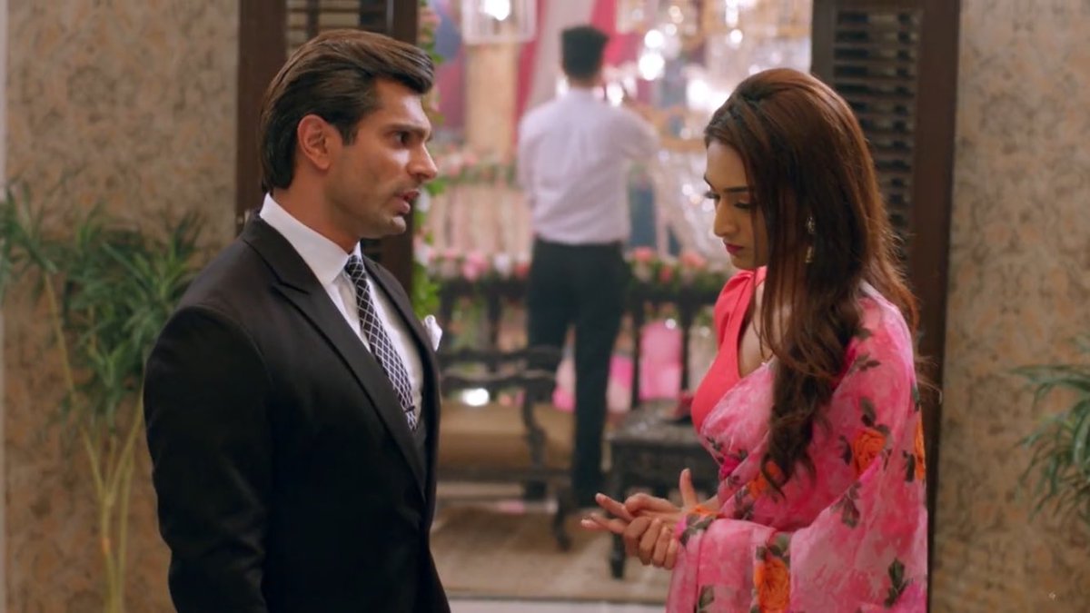  #Prerna again misunderstood Mr.Bajaj for insulting her mother by making her work in their party n offering money n confronted him 4 it.Later replied him rudely when she informed abt his arrival"Maine Aapse Pucha Bhi Nahi Ki Aap Kab Lautoge" #KasautiiZindagiiKay  #EricaFernandes
