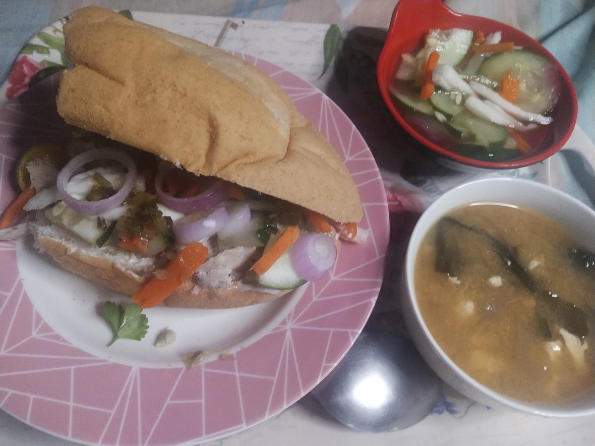 MuningKitty's tweet image. banh mi with tofu soup.☺ #QuarantineCooking #yummy #homemade  #ECQLife #ecqpamore #ecqdiaries