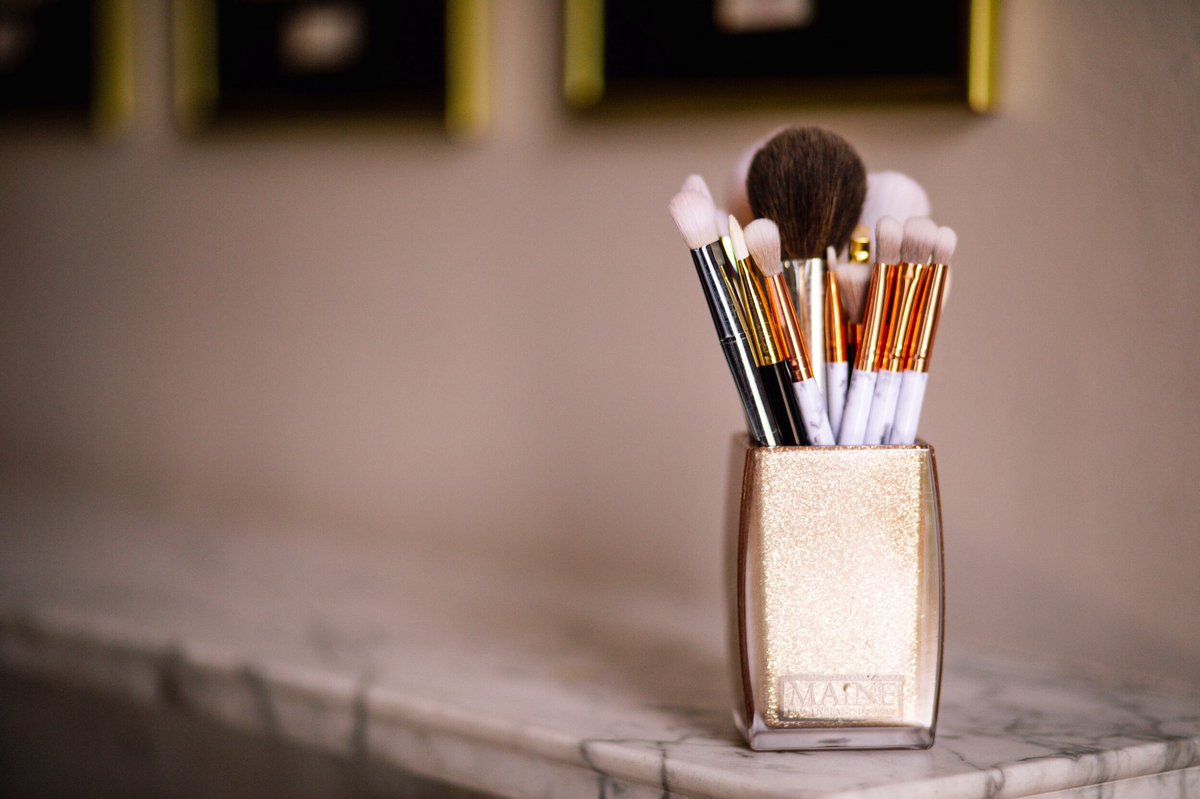 Help me find out about current makeup habits, likes and issues by completing my short survey 🙏🏻 bit.ly/makeup-survey #marketresearch #makeup #CustomerService