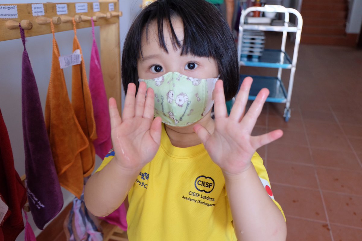 CIESF_tokyo's tweet photo. 家に帰ったら #手洗いうがい 🙌
キレイにしましょう✨
カンボジアの学校でも衛生教育をしっかりとしてます。
※以前の写真です。現在、カンボジア全土学校は休校です。
#cuesf #cla #コロナに負けるな #子供たちもできてるんだ https://t.co/VaAVH3PcP8