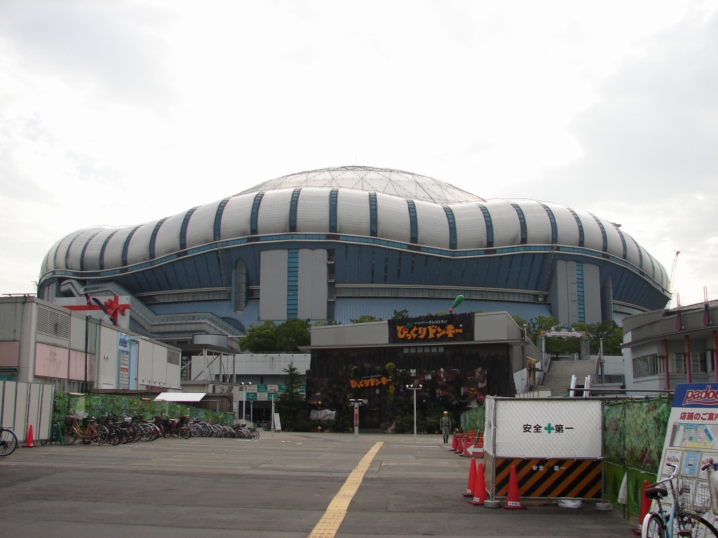 2006年の大阪ドームの写真が出てきました 右手前に見えるのは懐かしの