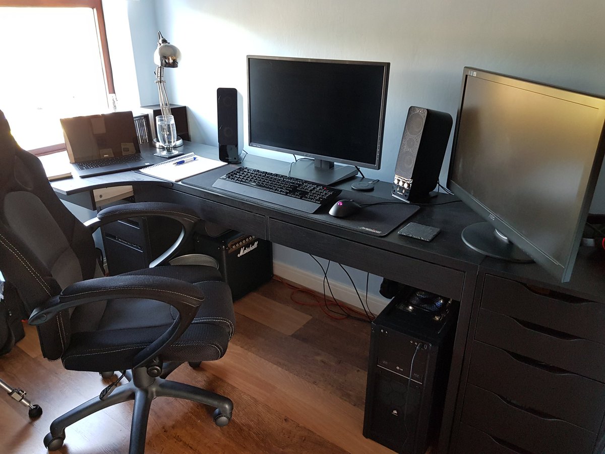 mikemooredev's tweet photo. #homeoffice looking neat and tidy today, let's get cracking. #remoteworking #webdeveloper https://t.co/IrTbc2hy6K