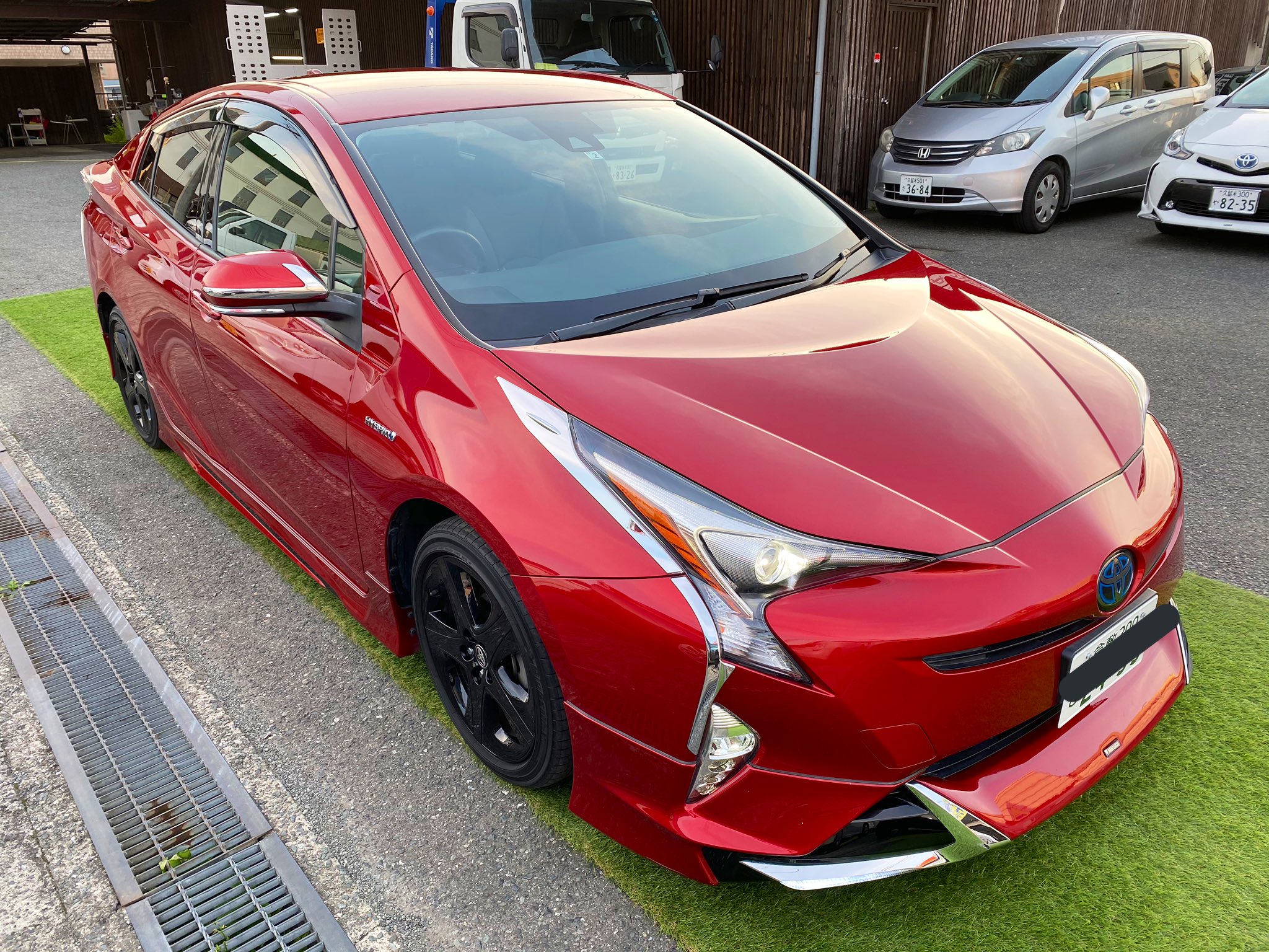 Twitter 上的 中古車販売リース久留米 プリウス50 ガンメタ入荷中 赤のプリウスみたいに現在カスタム中です カッコよくなってお客様のお越しをお待ちしております 年式29年 走行距離8 9万 Ledヘッドライト エアロ ホイル付きで190万円 久留米市 中古車