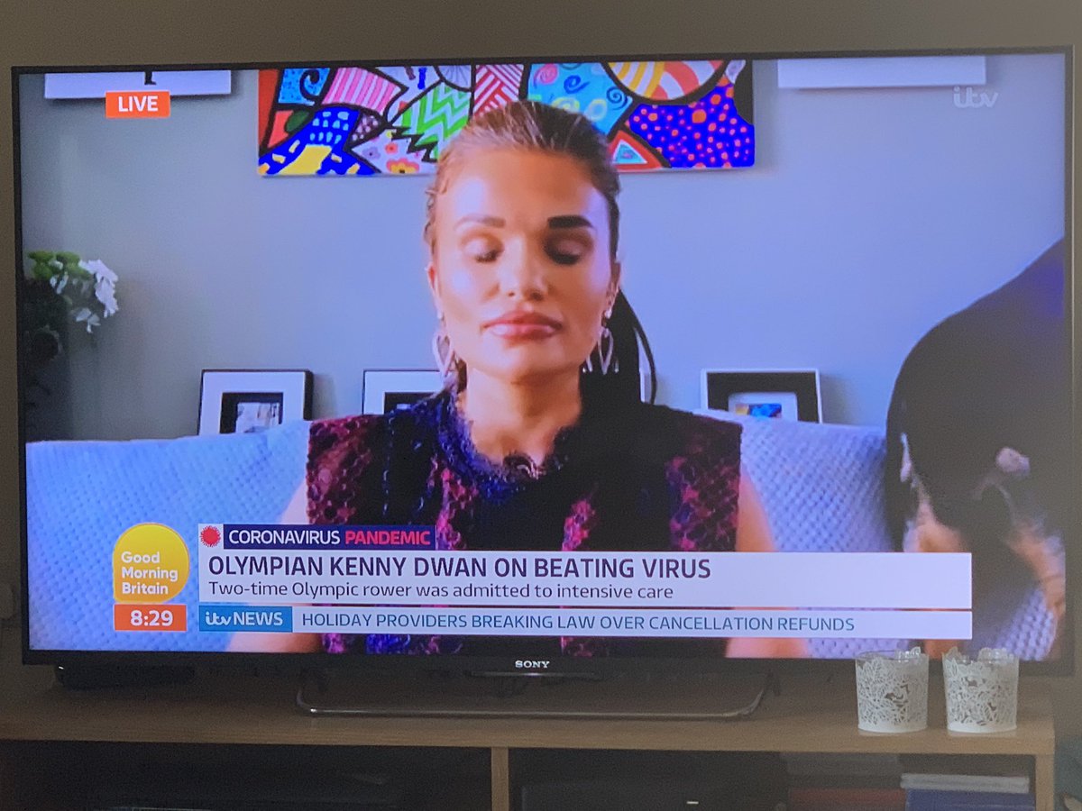 biscuitpixieuk's tweet image. What’s going on with the eyebrows?