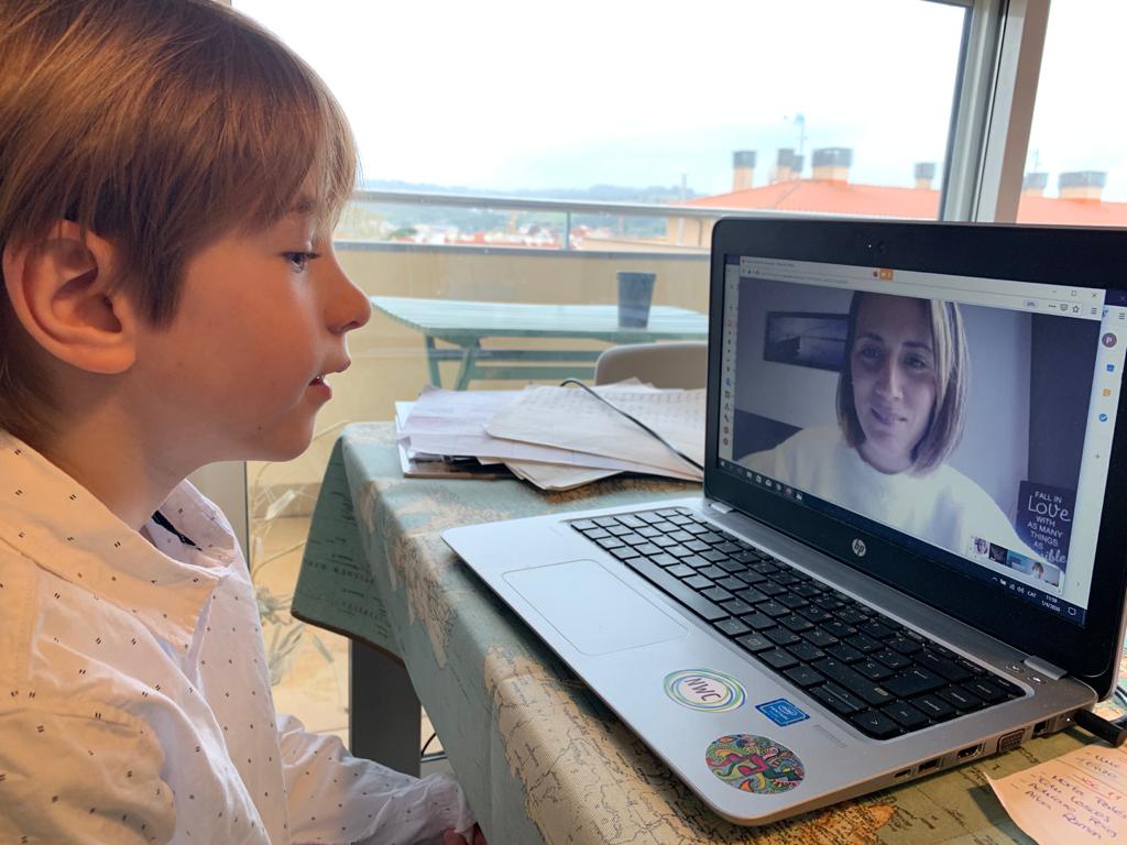 JesuitesEdu's tweet photo. L'acompanyament de l'alumne 👦👧 és prioritari en aquesta època de #JEdesdecasa. Dins d'aquest #acompanyament acadèmic i emocional, les tutories són una peça clau per ajudar a l'alumne en el seguiment de les tasques acadèmiques i la seva rutina des de casa. https://t.co/BYPFWaVkwB