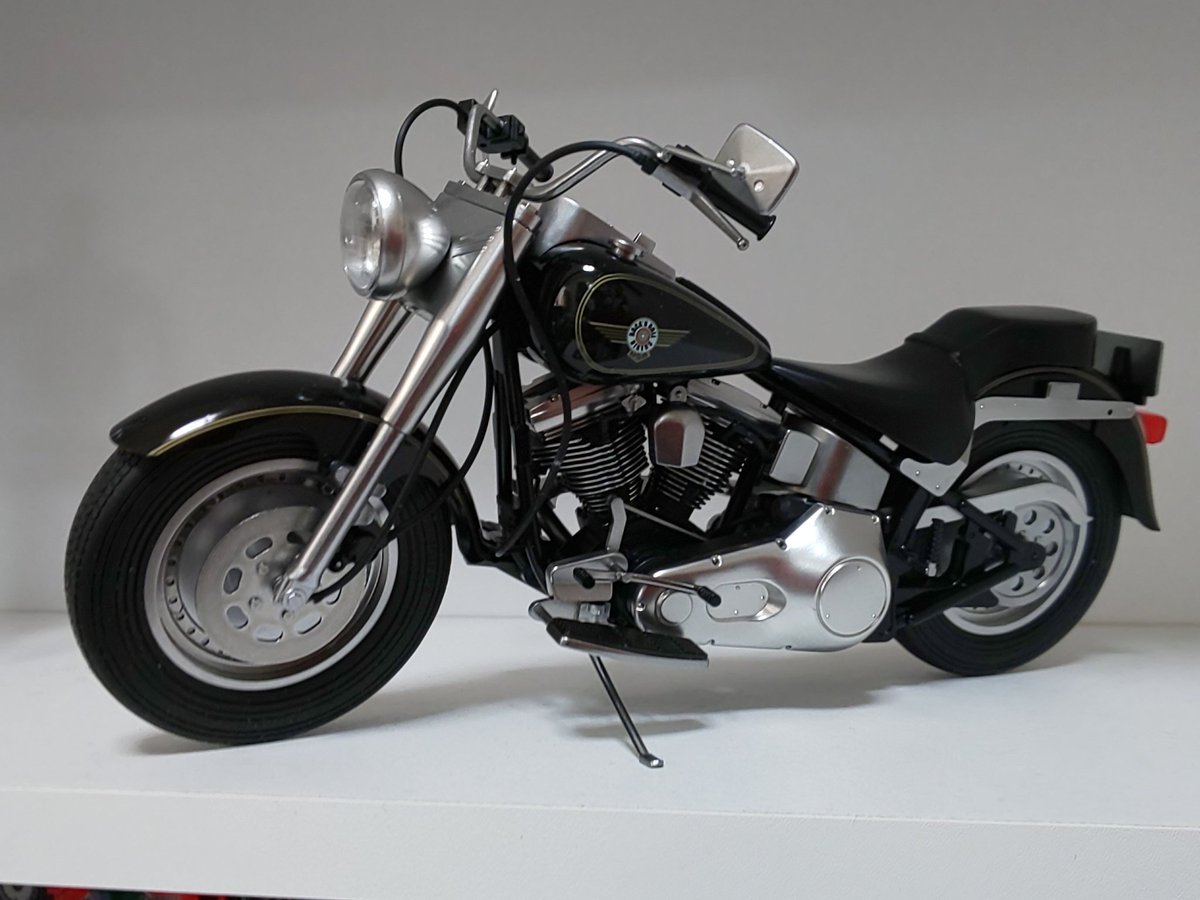 もっち Lv 35 久しぶりのプラモ完成 1 12 ブラックファットボーイ アオシマ 元々はイマイのキットっぽい 大人の事情でハーレーの文字はどこにも無い ターミネーター2