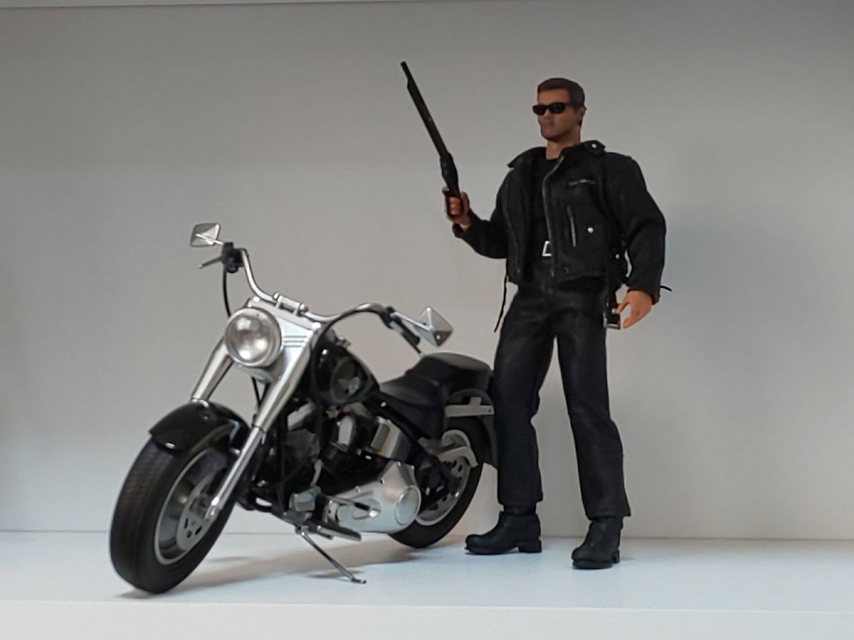 もっち Lv 35 久しぶりのプラモ完成 1 12 ブラックファットボーイ アオシマ 元々はイマイのキットっぽい 大人の事情でハーレーの文字はどこにも無い ターミネーター2