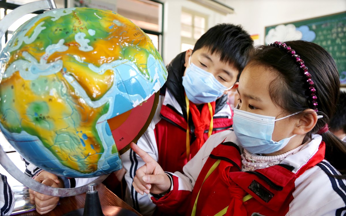 Happy Earth Day🌏! Primary students in Lianyungang learn about the planet for #EarthDay, which falls on April 22. #EarthDay2020