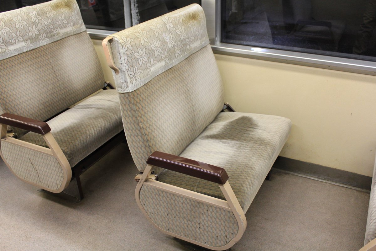 Koseiji Twitterissa あかね号第二編成用に確保した185系転クロを再利用した車端部クロスシートも最近改造の車両はやってないそうで 3枚目は あかね号