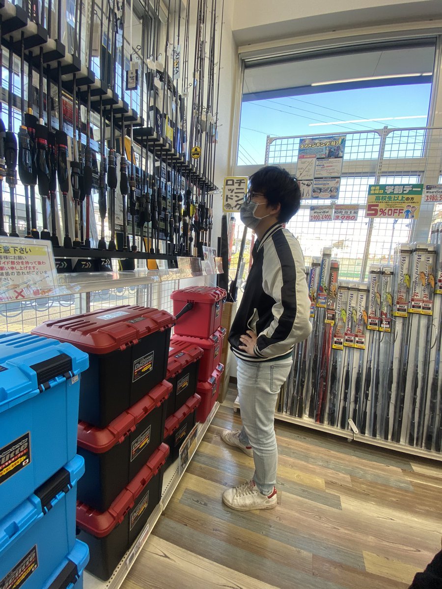 ___hn1023's tweet photo. パパにお小遣いもらってなんか買いに来た https://t.co/Vin3y8vffT