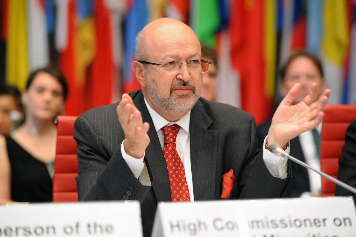 HCNM @lamzannier has issued a set of policy recommendations that aim to streamline #diversity in #COVID19 responses. All members of society, incl. #NationalMinorities, should be treated equally to avoid the risk of social fragmentation. Read the paper: osce.org/hcnm/450433