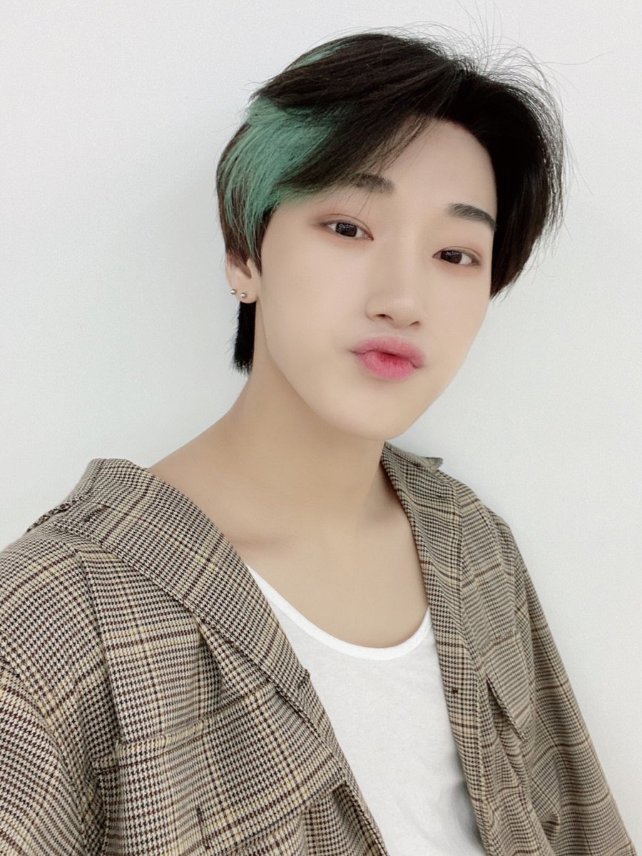 ATEEZofficial's tweet photo. [📷] 공룡이 되어 돌아온 산밍키🦖🦖 V LIVE Behind Photo
⠀
산이와 민기의 귀여운 벌칙부터
누구보다 더 신난 홍중이까지🕺
에이티니가 행복하다면 에이티즈도 행복해💕
⠀
#ATEEZ #에이티즈 https://t.co/0zUcqOMhMS