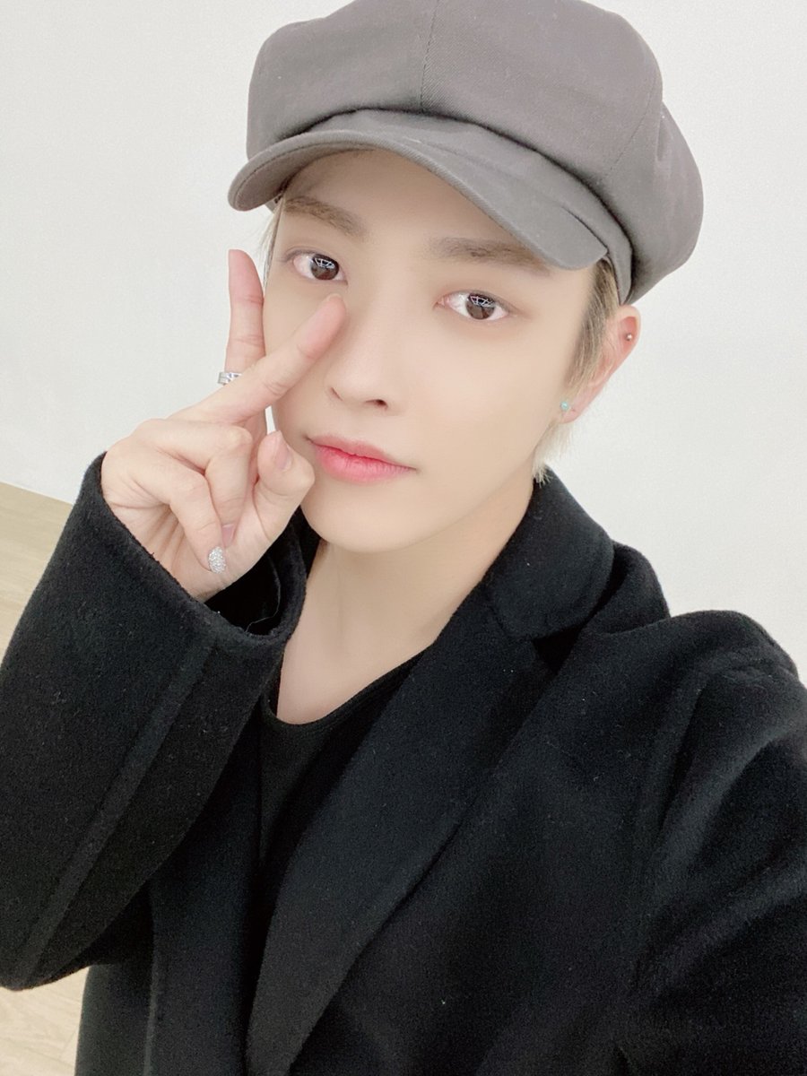 ATEEZofficial's tweet photo. [📷] 공룡이 되어 돌아온 산밍키🦖🦖 V LIVE Behind Photo
⠀
산이와 민기의 귀여운 벌칙부터
누구보다 더 신난 홍중이까지🕺
에이티니가 행복하다면 에이티즈도 행복해💕
⠀
#ATEEZ #에이티즈 https://t.co/0zUcqOMhMS