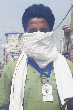 SumitPrakash55's tweet photo. #GamchaMask का प्रयोग करते हुए बिहारी गमछा बांध कर आइये कोरोना को भगाने के इस मुहिम में शामिल होते है। https://t.co/uvNaD2u6Ck