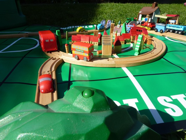 SewellPark's tweet photo. Wow, someone has been busy! Look at this super creative 'Congestion Free City' Liam has built. Plenty of public transport, cycle lanes and green spaces, so less need for cars and pollution! #futurecityplanner #getcreative #makehomeedfun https://t.co/NL44ToK7Uo