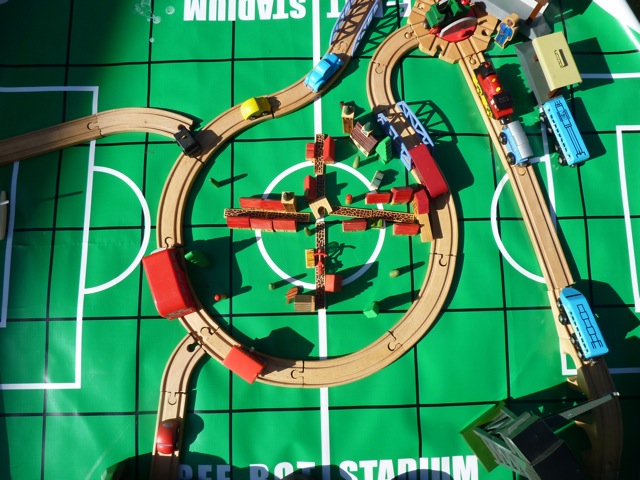 SewellPark's tweet photo. Wow, someone has been busy! Look at this super creative 'Congestion Free City' Liam has built. Plenty of public transport, cycle lanes and green spaces, so less need for cars and pollution! #futurecityplanner #getcreative #makehomeedfun https://t.co/NL44ToK7Uo